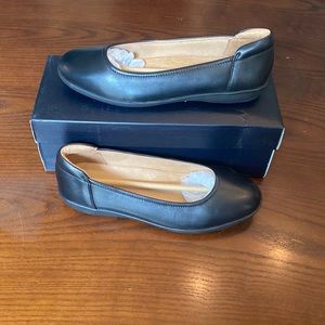 Naturalizer women’s Black Leather dress shoes 7.5 wide